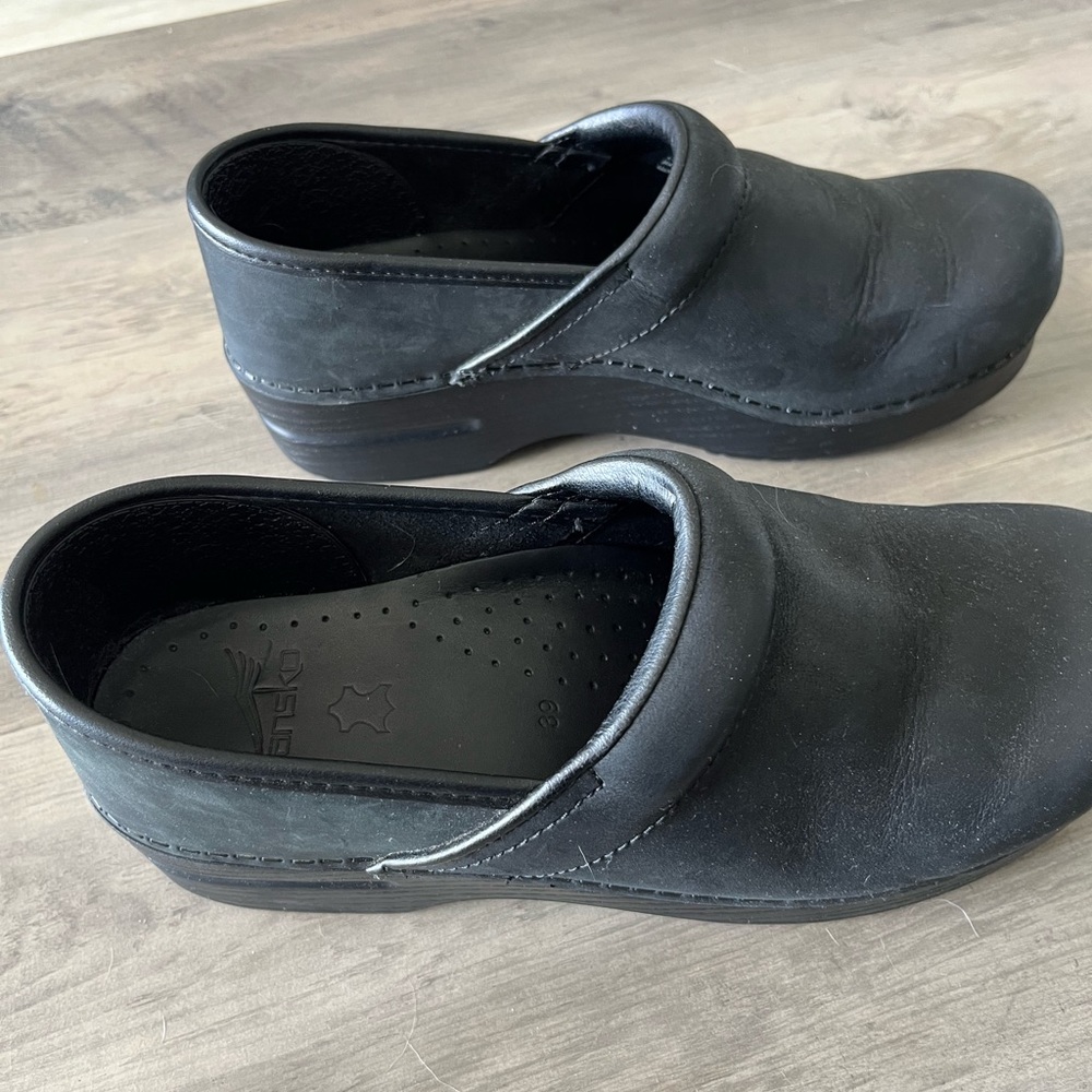 Women’s Black Dansko Shoes Size 39 (Size 8)